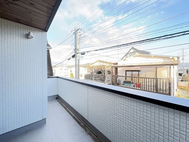 【バルコニー】 | 新座市野火止1丁目　新築一戸建住宅　全1棟　(志木本店) | 開放感のある奥行のあるバルコニー