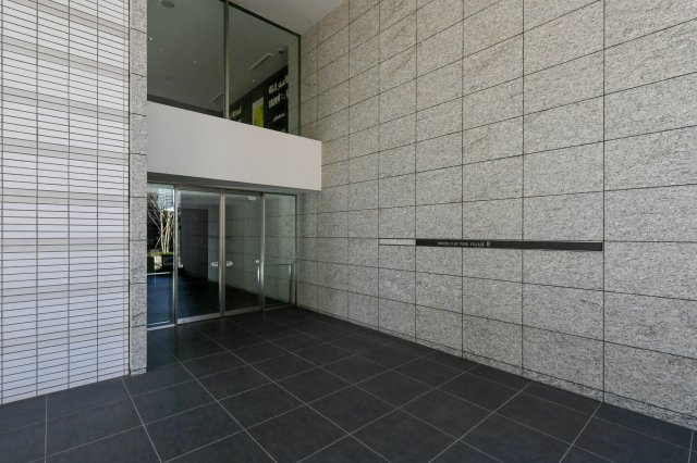 Park Village B棟 15階のエントランス