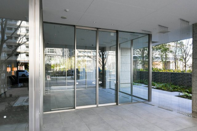 Park Village B棟 15階のエントランス