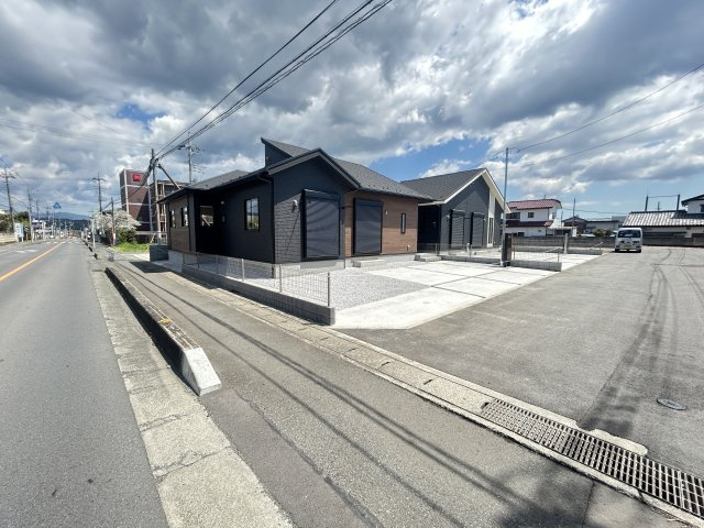 新築　桐生市相生町１丁目　Blooming　Garden　１号棟の前面道路含む現地写真|現地写真　北西側接道幅員約9.8ｍ