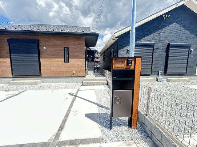 新築　桐生市相生町１丁目　Blooming　Garden　１号棟の玄関|現地写真　TVモニター付きドアホンでセキュリティも安心です！
