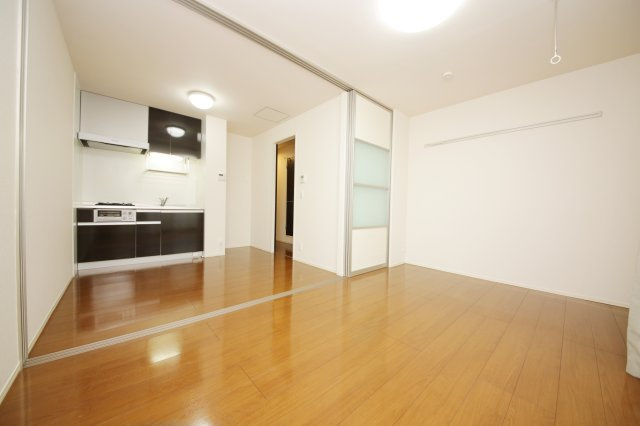 クラウン旭町の洋室