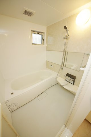 クラウン旭町の浴室