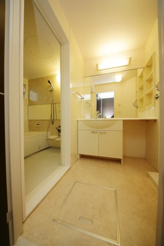 クラウン旭町の洗面所