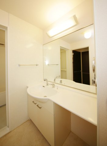 クラウン旭町の洗面所