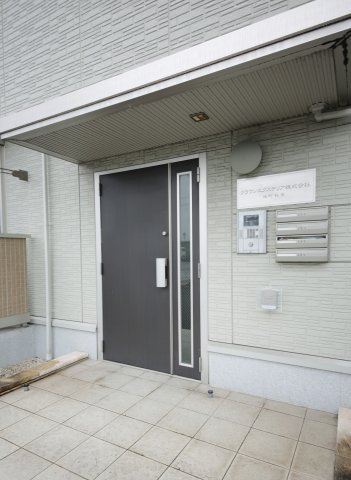 クラウン旭町のエントランス