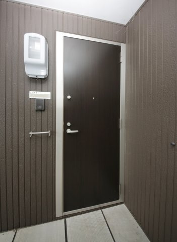 クラウン旭町の玄関