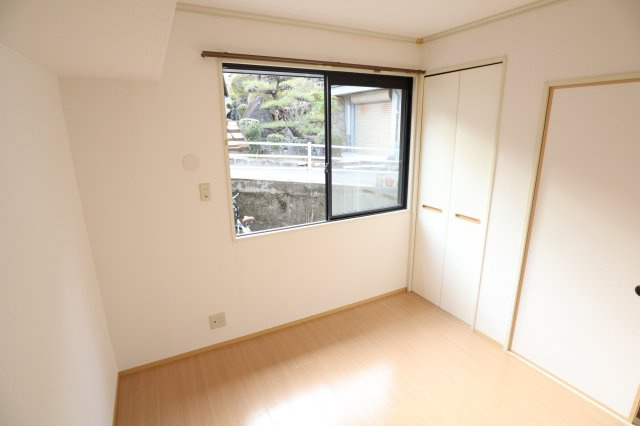 ジョイフル東生駒Ｂ棟の洋室