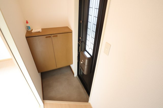 ジョイフル東生駒Ｂ棟の玄関