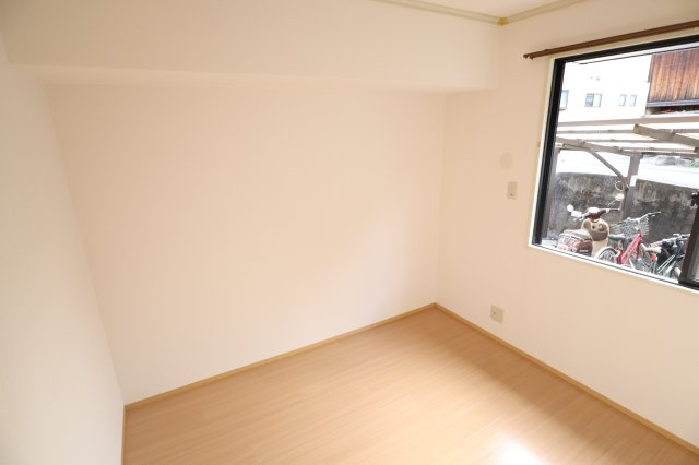 ジョイフル東生駒Ｂ棟の居間・リビング