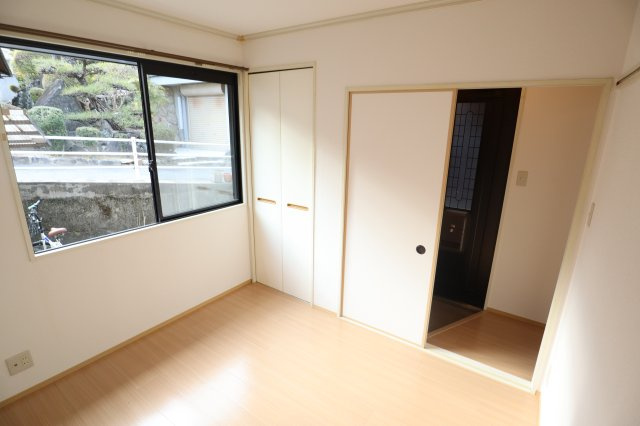 ジョイフル東生駒Ｂ棟の居間・リビング