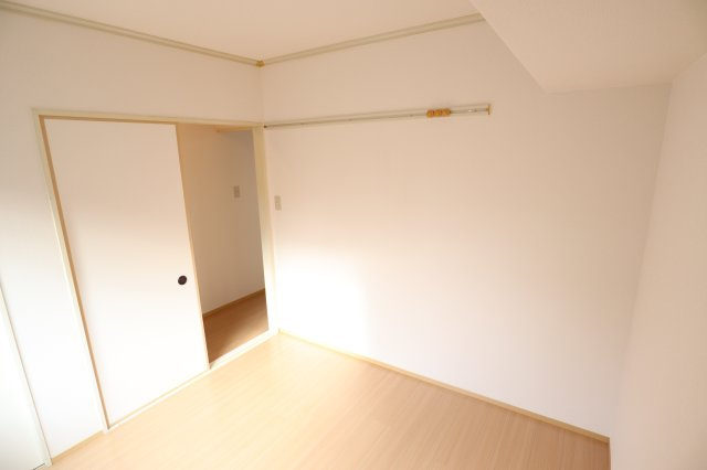 ジョイフル東生駒Ｂ棟の居間・リビング