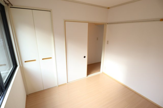 ジョイフル東生駒Ｂ棟の居間・リビング