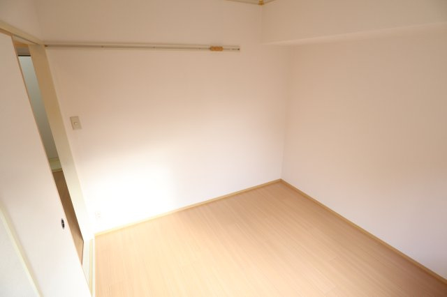 ジョイフル東生駒Ｂ棟の居間・リビング