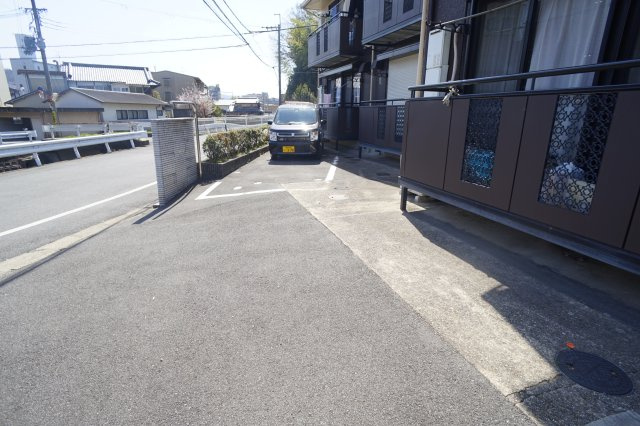 ジョイフル東生駒Ｂ棟の駐車場