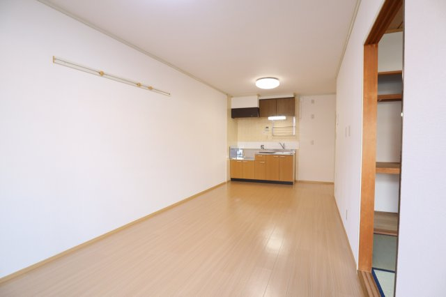 ジョイフル東生駒Ｂ棟の居間・リビング