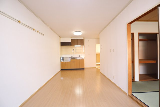 ジョイフル東生駒Ｂ棟の居間・リビング