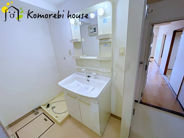 蓮田ビューパレー　A棟の独立洗面台|独立洗面台、朝の身支度には欠かせません