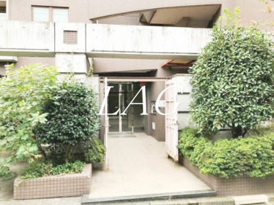 【エントランス】 | エストレーラ | エントランスです。