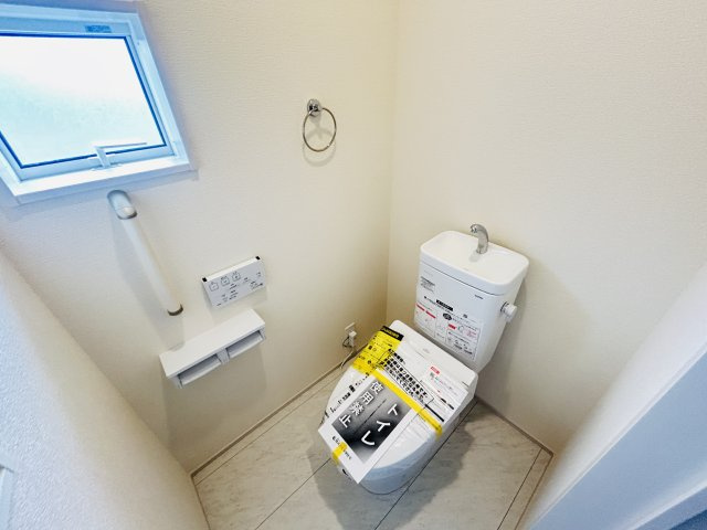 新築　桐生市相生町１丁目　Blooming　Garden　2号棟のトイレ|現地写真　節水タイプのウォシュレット付きトイレ、水道料節約に一役買います！							
