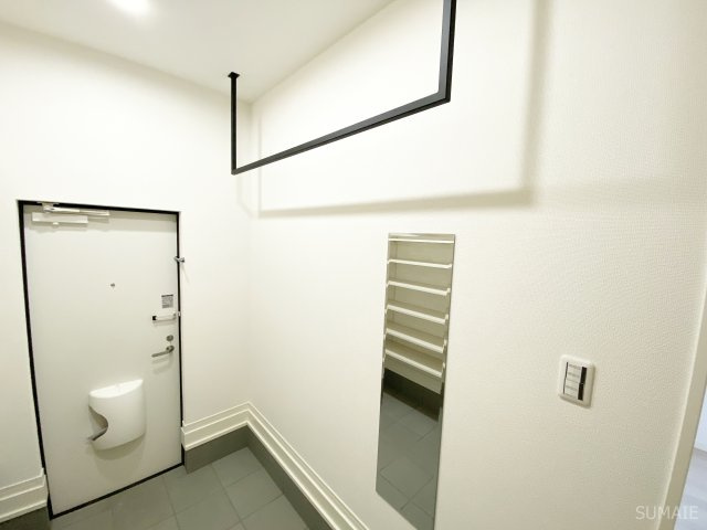 Regina大宮の玄関|姿見とハンガーパイプ！