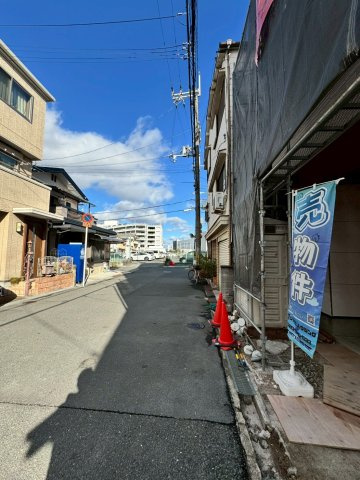 寝屋川市宝町の前面道路含む現地写真