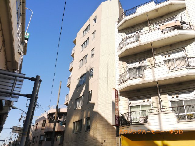 【外観】 | 第二サンハイツ泉町 | 穏やかな風と陽光を導き、プライバシーに配慮された設計プランを採用し、居住性を一段と心地よいものにしています。