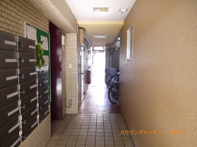 【その他共用部分】 | 第二サンハイツ泉町 | 清潔感と歓迎感があるエントランスホールとなります。