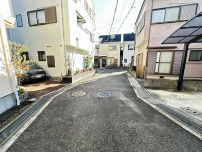 【前面道路含む現地写真】 | 和泉市和気町3丁目戸建 | 前面道路