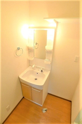 【洗面所】 | コリーヌ | 明るい洗面所です