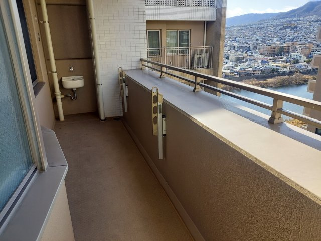 ライオンズマンション宝塚武庫川町のバルコニー|西側バルコニー