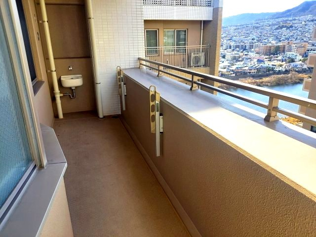 ライオンズマンション宝塚武庫川町のバルコニー|西側バルコニー