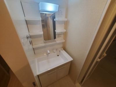 【独立洗面台】 | グランチェスタ浦和美園 | 朝の支度にも助かる、独立の洗髪洗面化粧台