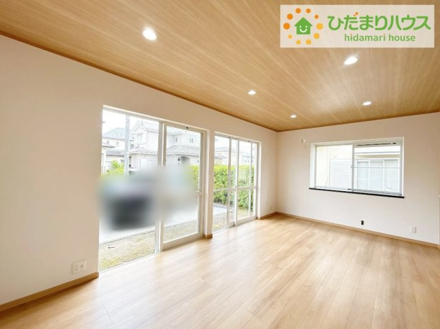 いわき市南台2丁目　中古戸建　の居間・リビング|たっぷりの陽光と心地よい風が舞い込む住まい♪