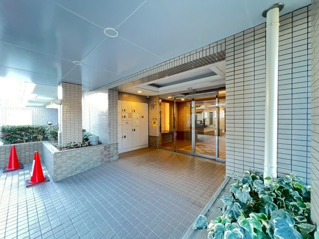 エクセラージュ茨木南のエントランス