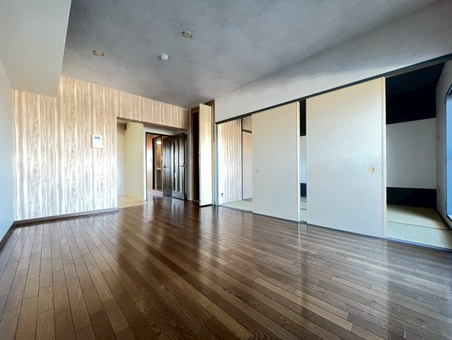 エクセラージュ茨木南の洋室