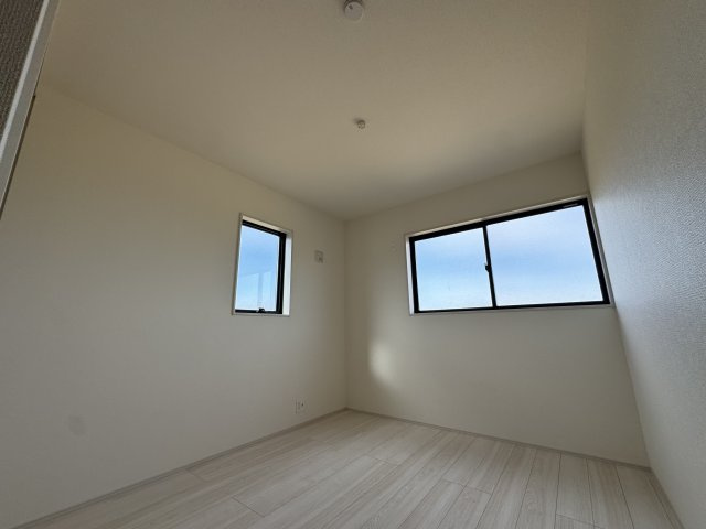 -三丁目不動産-寄居町保田原　新築戸建の洋室