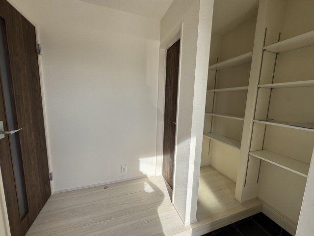 -三丁目不動産-寄居町保田原　新築戸建の玄関