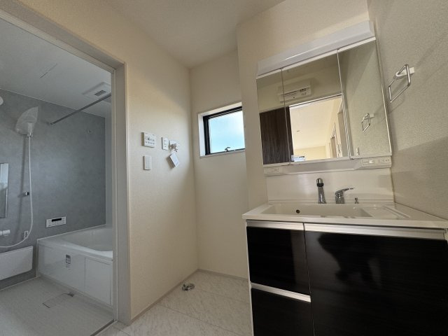 -三丁目不動産-寄居町保田原　新築戸建の洗面所