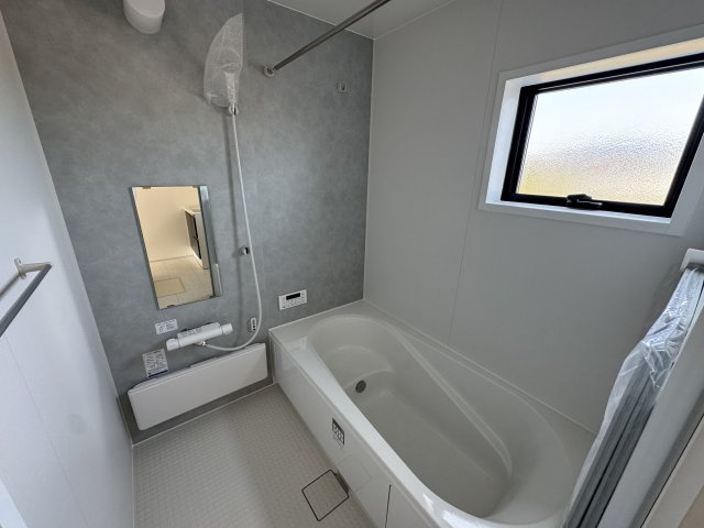 -三丁目不動産-寄居町保田原　新築戸建の浴室