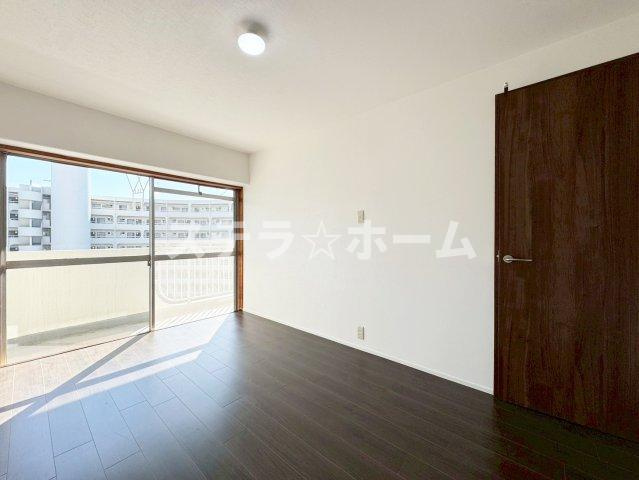 ローズコーポ千里C棟の洋室|ゆったりした洋室です