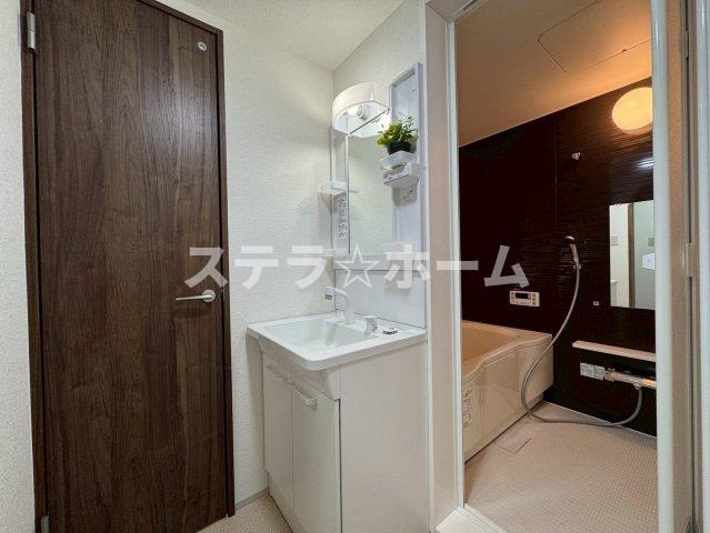 ローズコーポ千里C棟の独立洗面台|独立洗面台あり、毎朝おしゃれに忙しい女性の方におすすめです