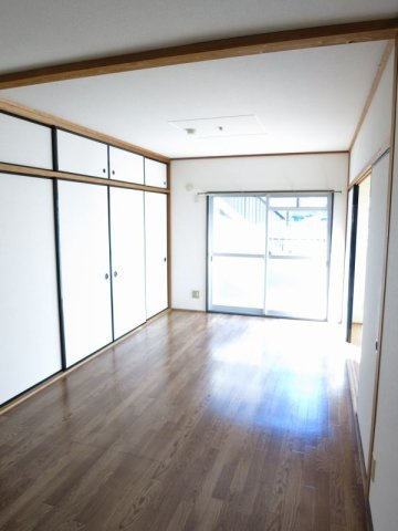 グリーンヒルズ１３０の居間・リビング