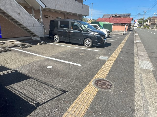 サンモール塩屋の駐車場