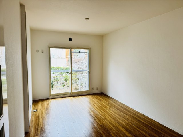 グリーンヒル寺田１５５号棟の寝室|～1階7.0帖の洋室です～