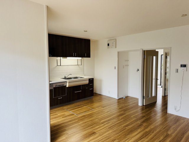 グリーンヒル寺田１５５号棟の居間・リビング|～11.5帖の明るいLDKで、家族団欒の時間をお過ごしいただけます～