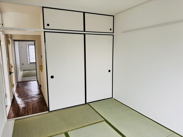 グリーンヒル寺田１５５号棟の収納|～大容量収納可能な押入れ付き～