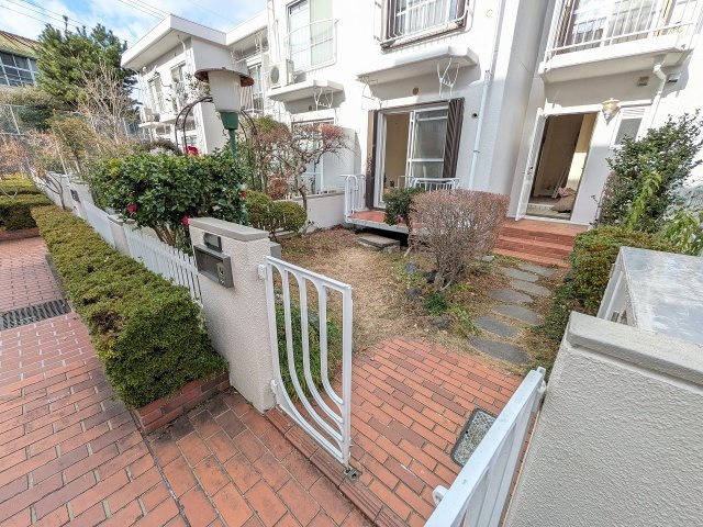 グリーンヒル寺田１５５号棟のエントランス|～独立性の高いエントランス～