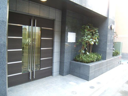 メインステージ上野のエントランス