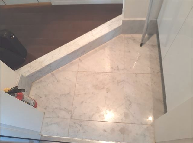 メインステージ上野の玄関